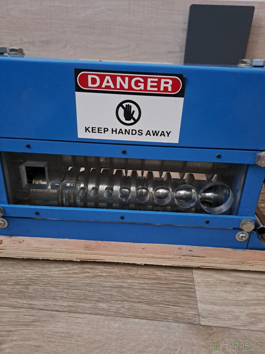 Řezačka kabelů - 2