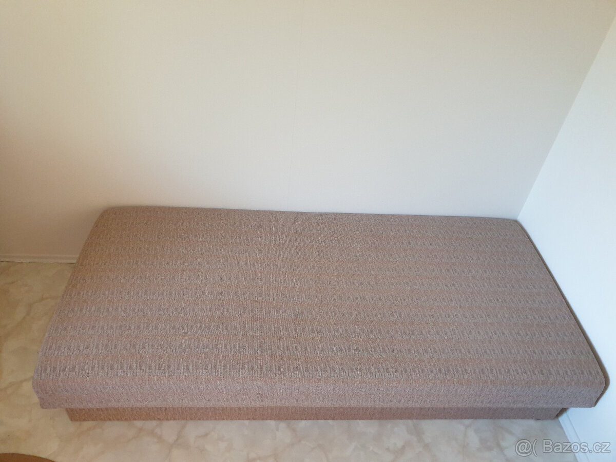 Válenda čalouněná - 2