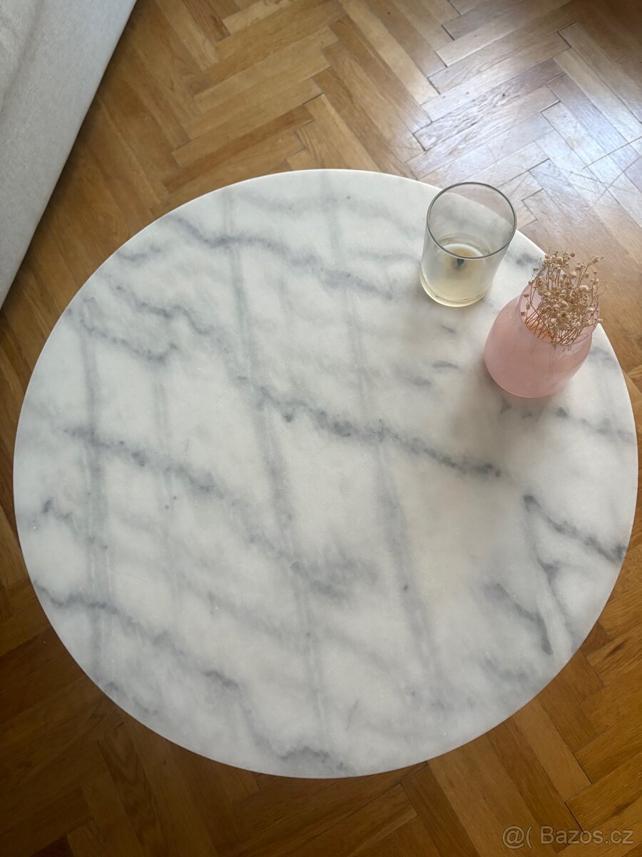 Prodám mramorový stolek průměr 55 cm - 2