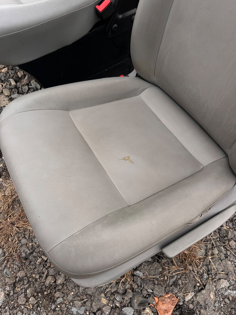 Přední sedačky 1+2 VW Caravelle T5 2013 - 2