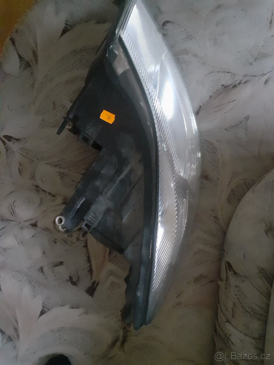 Prodám pravé přední světlo Škoda Octavia 2 facelift - 2