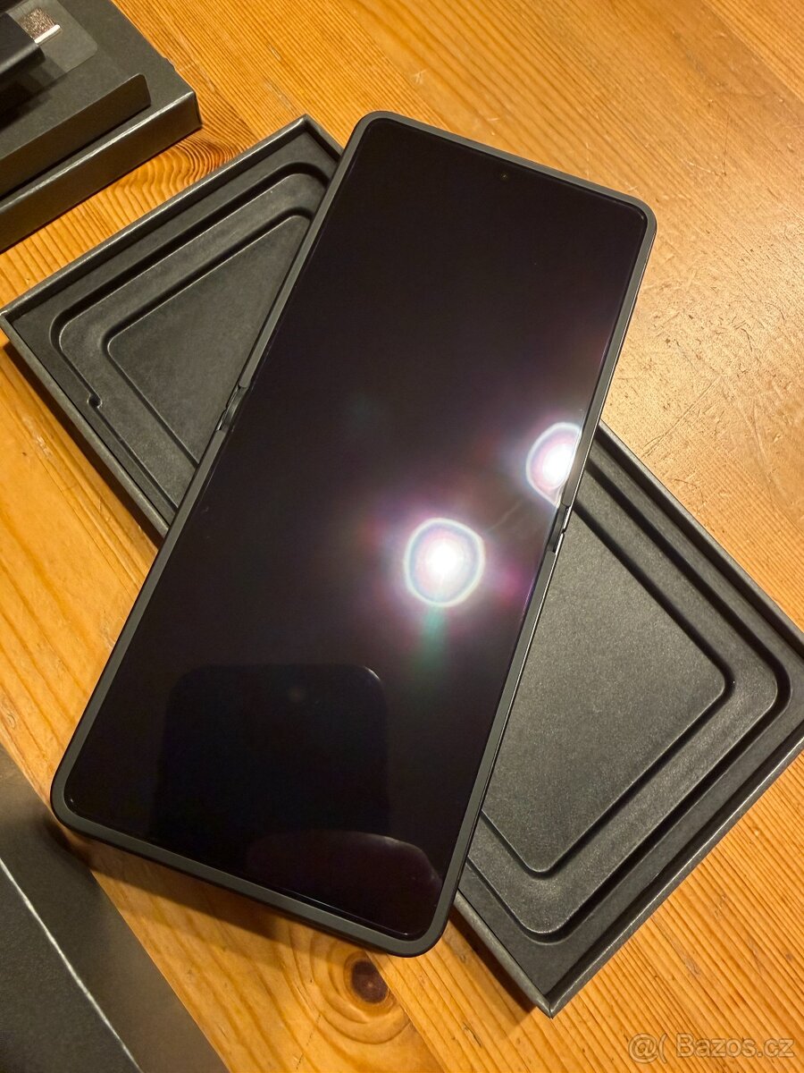 Samsung Galaxy Z Flip7 12GB/512GB Jetblack DPH - 2