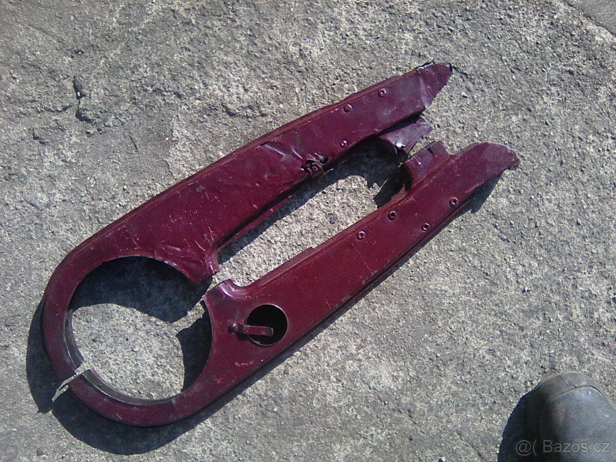 Jawa 250/350 Panelka - kryty řetězu,motoru,výfuky s koleny.. - 2