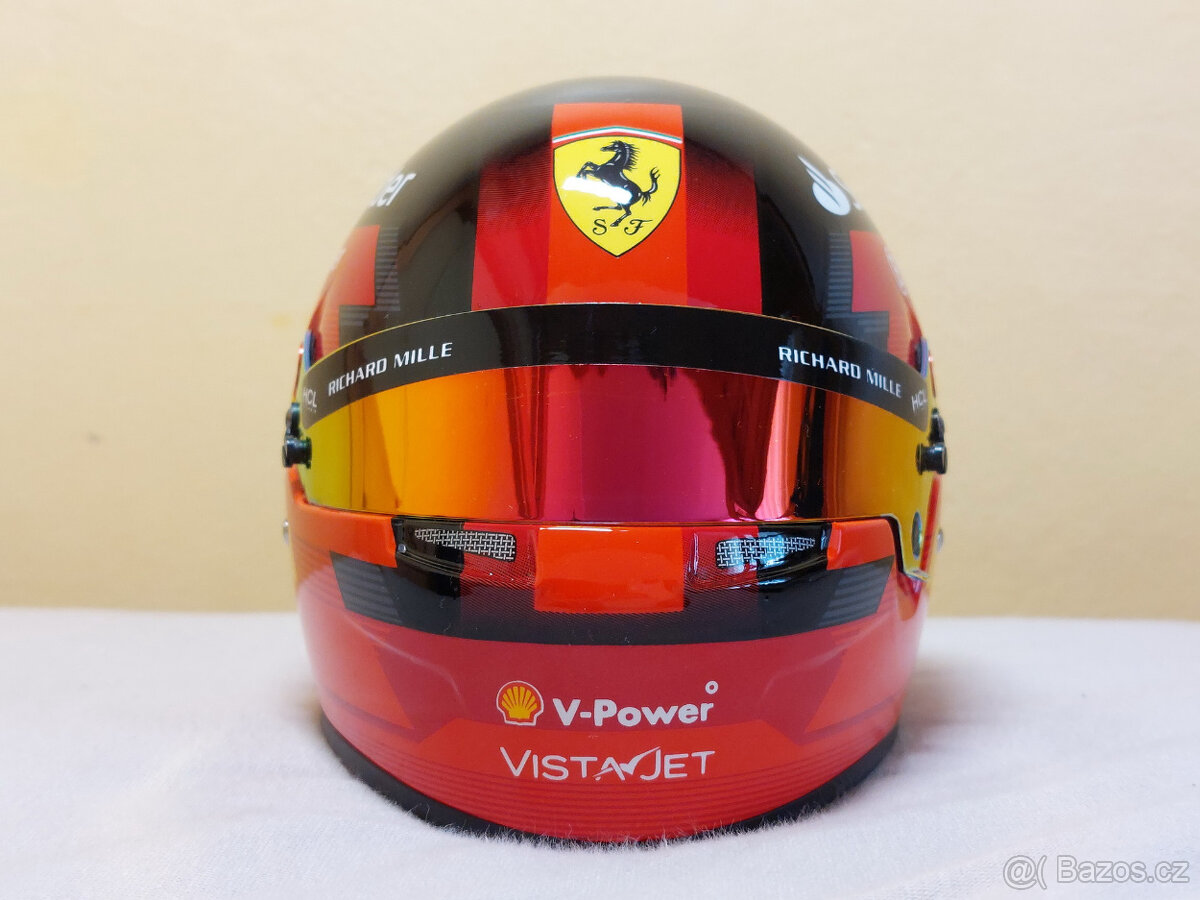 Carlos Sainz 2024 Ferrari F1 helma 1:2 - 2