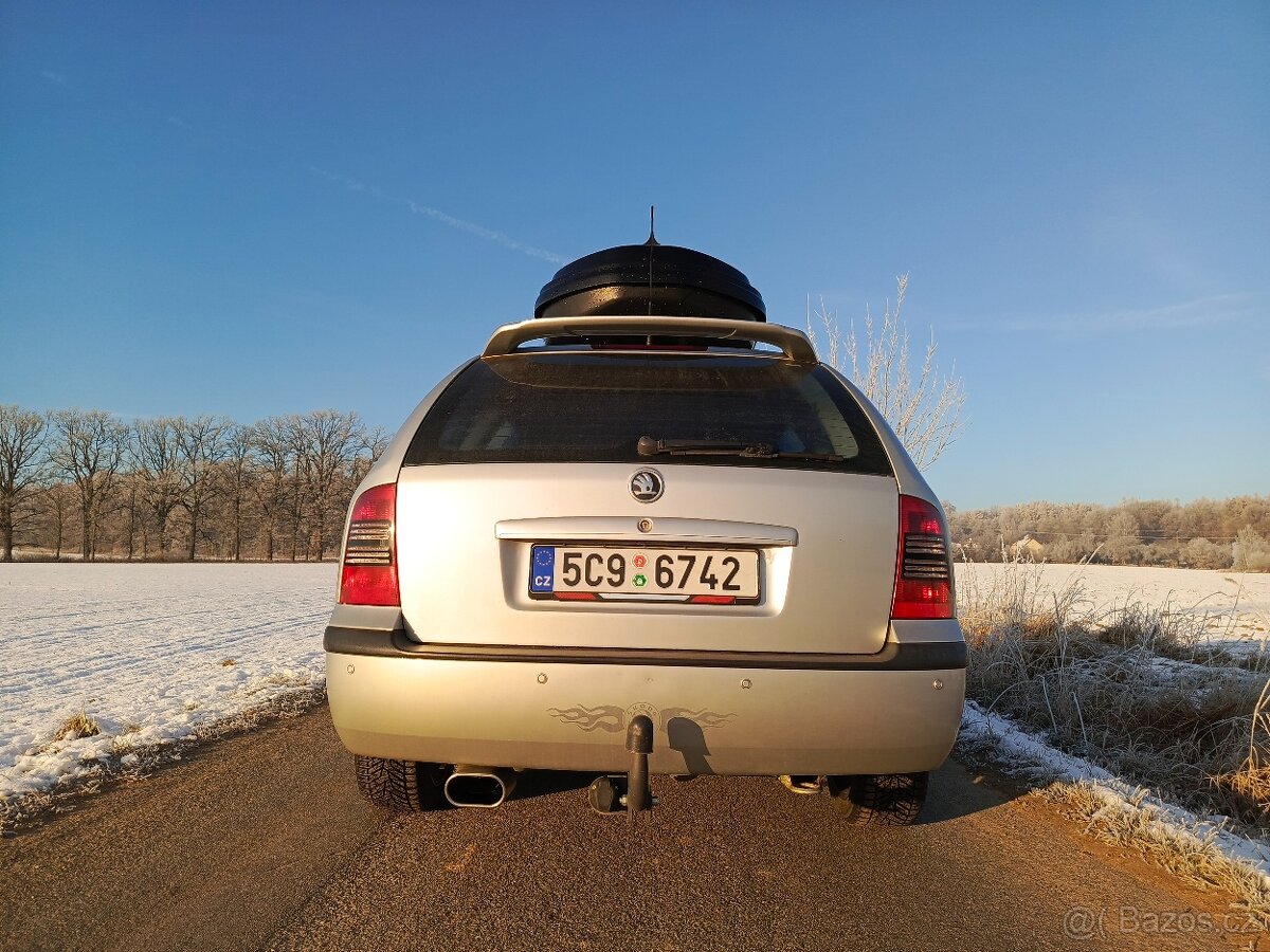 Škoda Octavia 1 combi 1U5 polepy zadních lamp - 2
