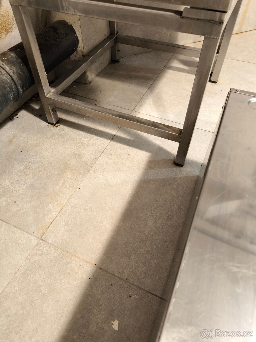 Podstavec pod troubu / kynárnu nerez - 2