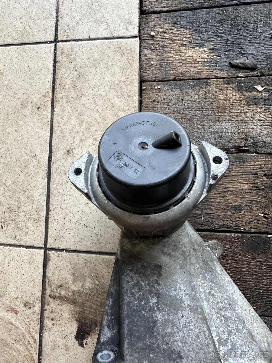 Držák motoru N57 - 2