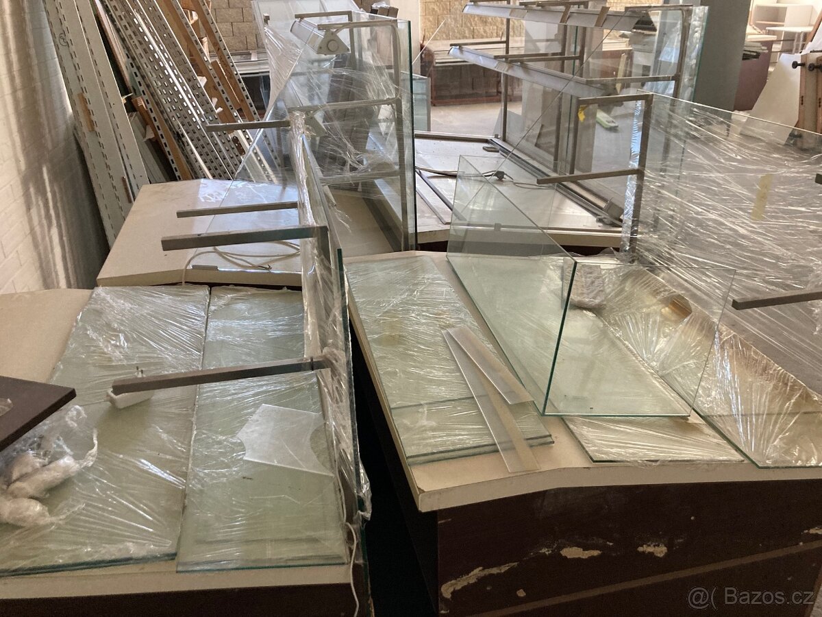 Daruji za odvoz vitríny - 2