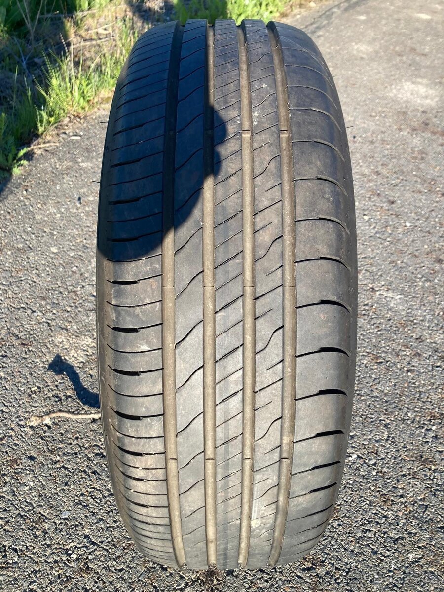 Pneu Goodyear 205/60/16 XL - 2