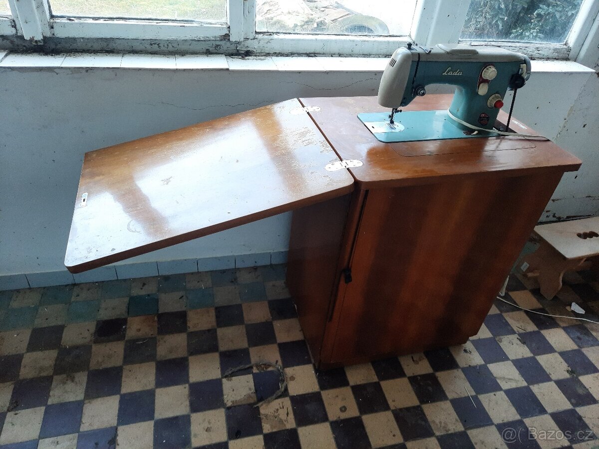 Elektrický šicí stroj Lada - 2
