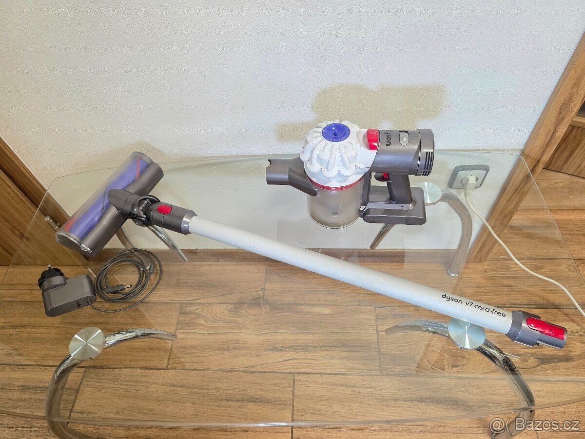 Dyson V7 Cord Free + nabíječka - 2