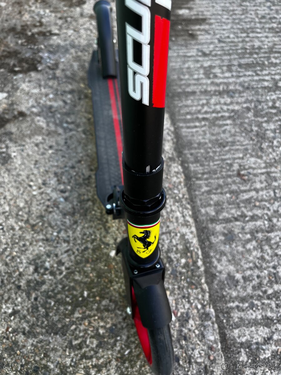 Koloběžka Ferrari - 2