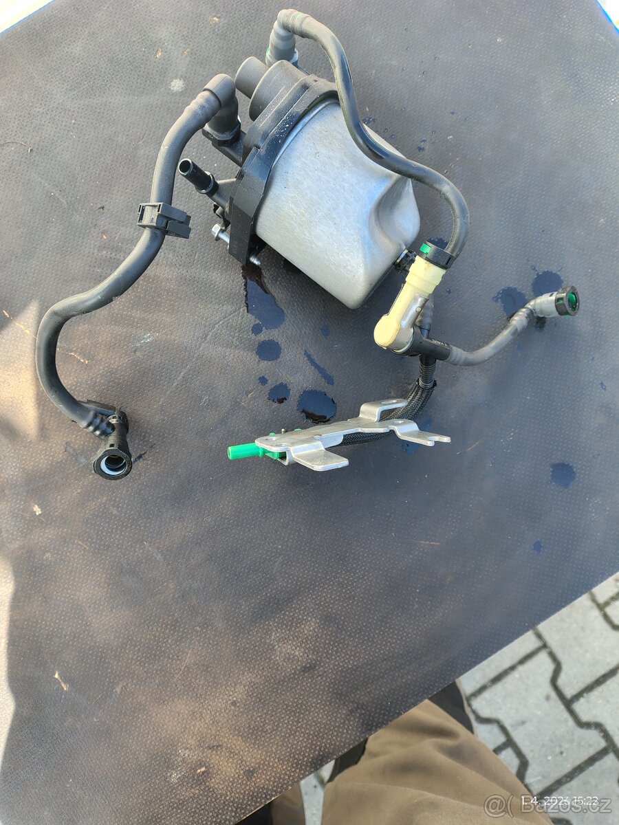 Prodám komplet naftového filtru Citroen Picasso C4 - 2