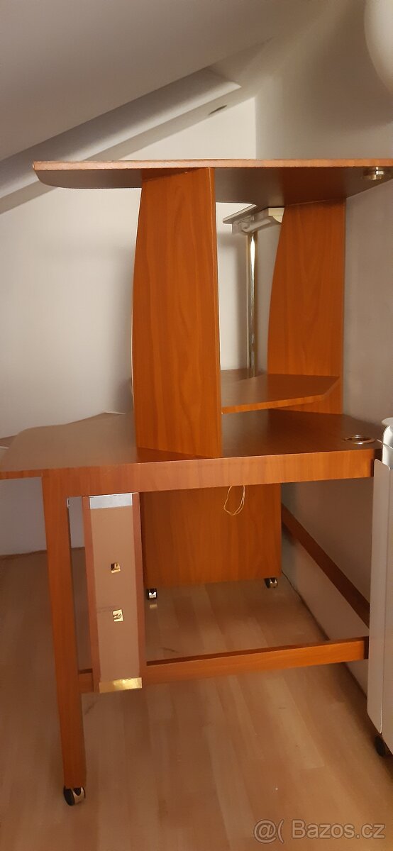 Stůl pro počítač - 2