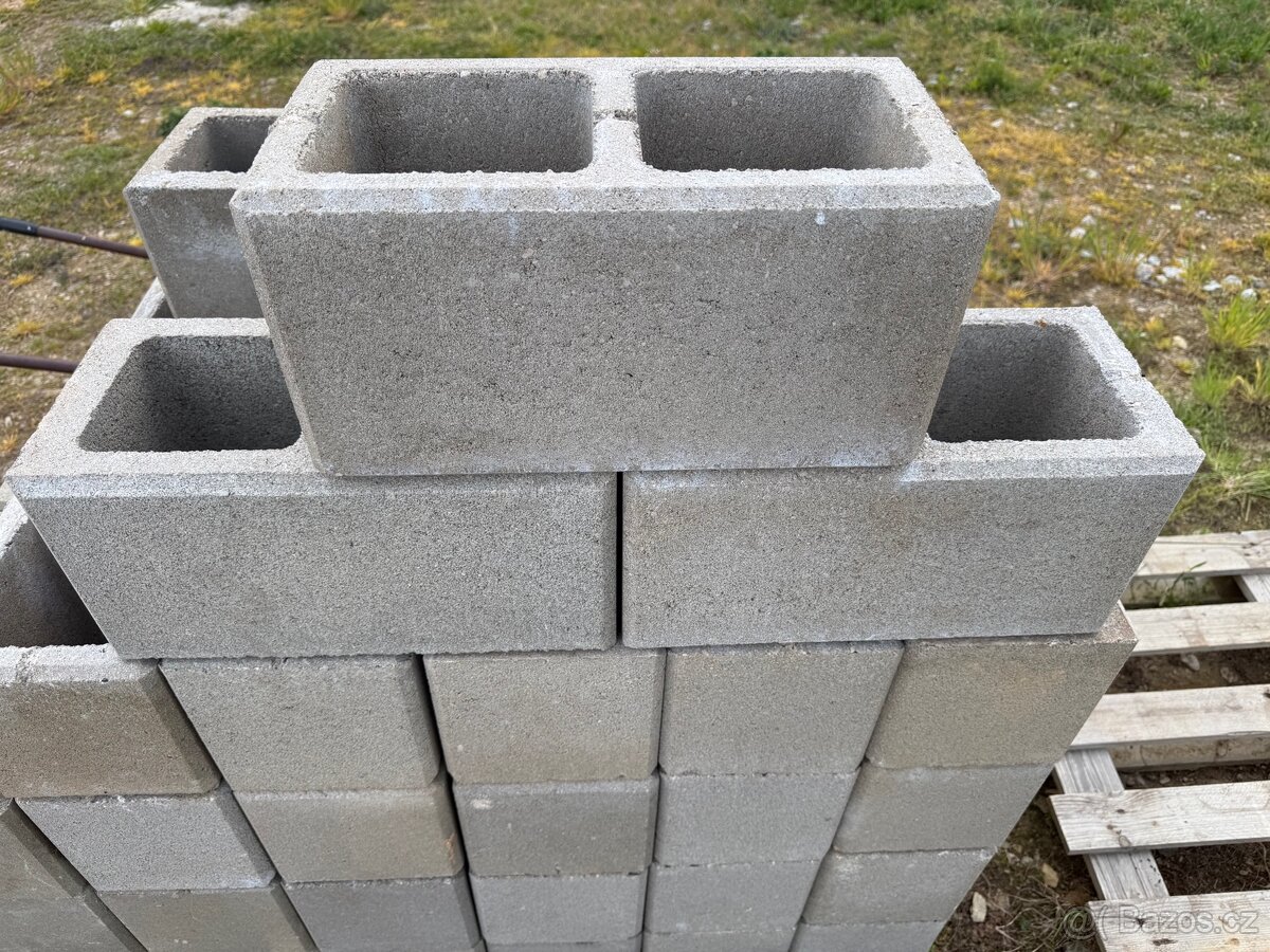 Prodám betonové plotové tvarovky - 2