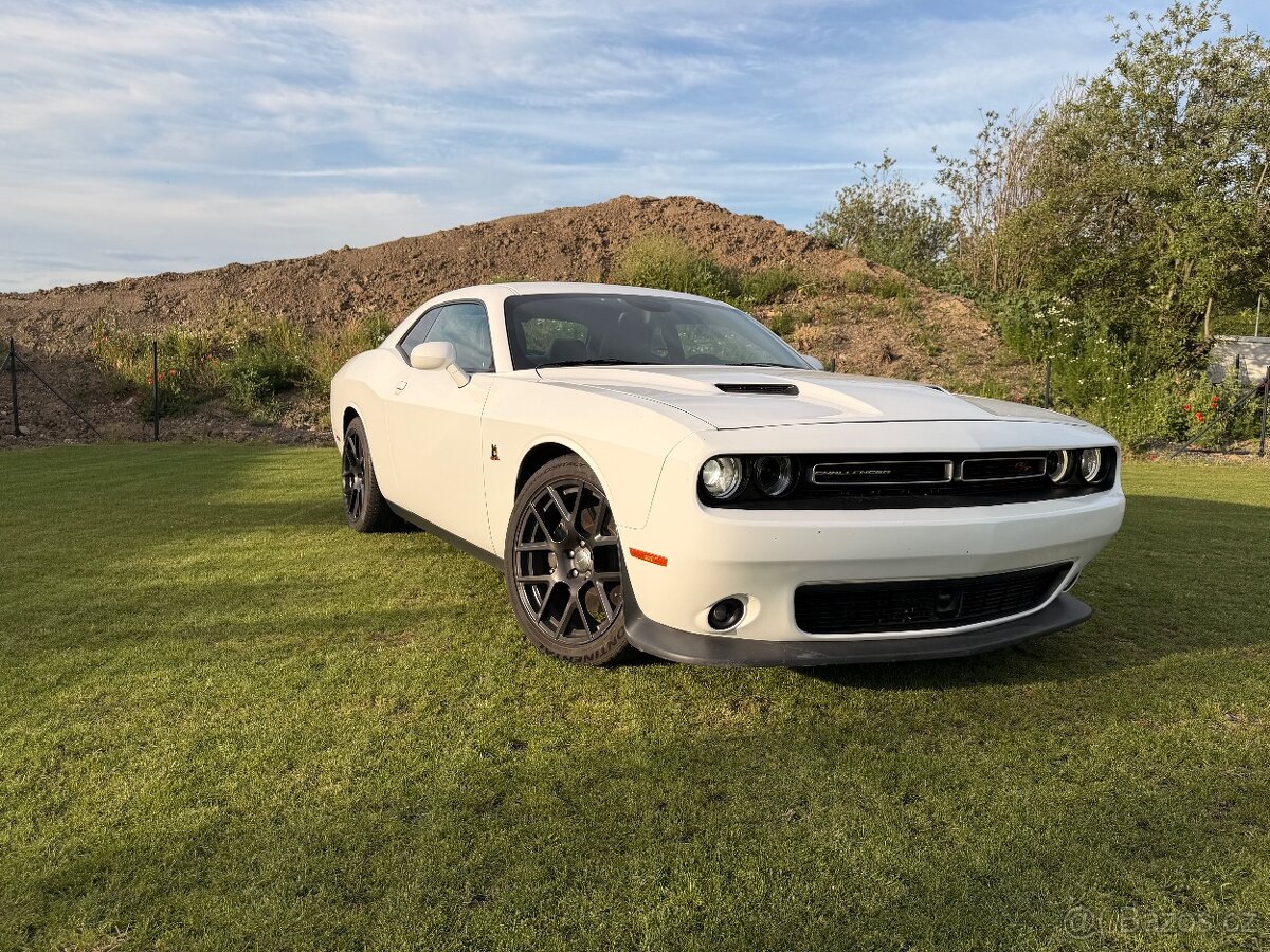 Dodge Challenger Scat Pack R/T 6.4 - 2
