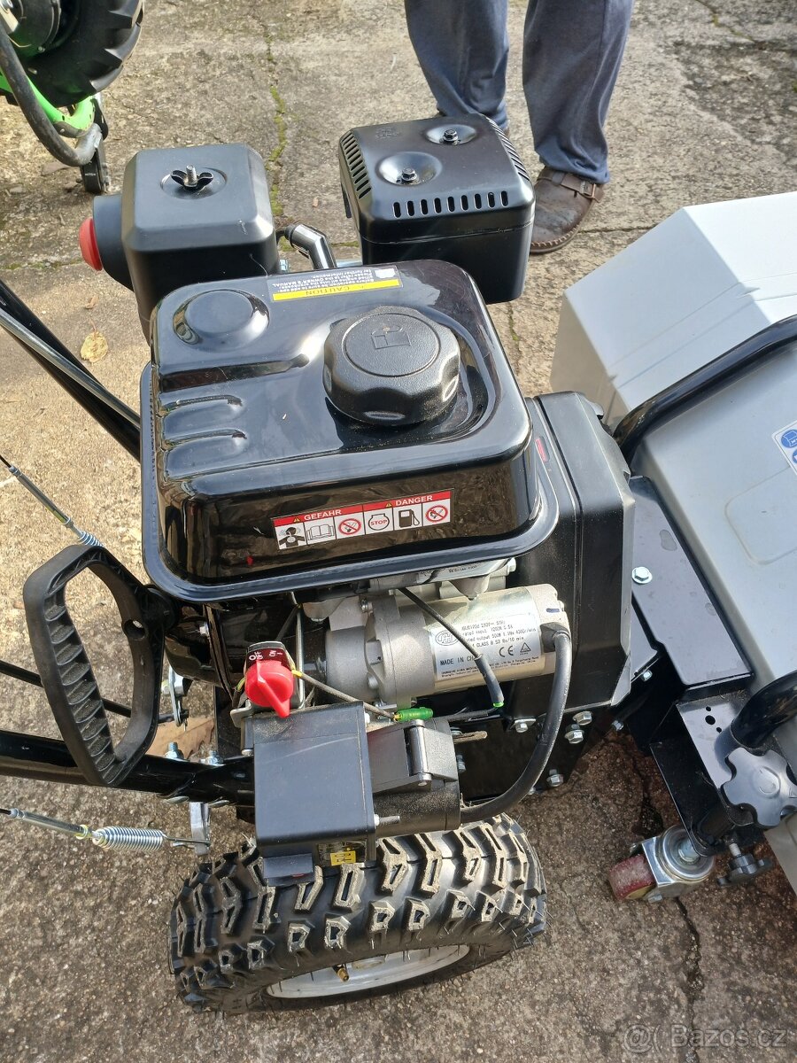 Motorový zametací kartáč - 2