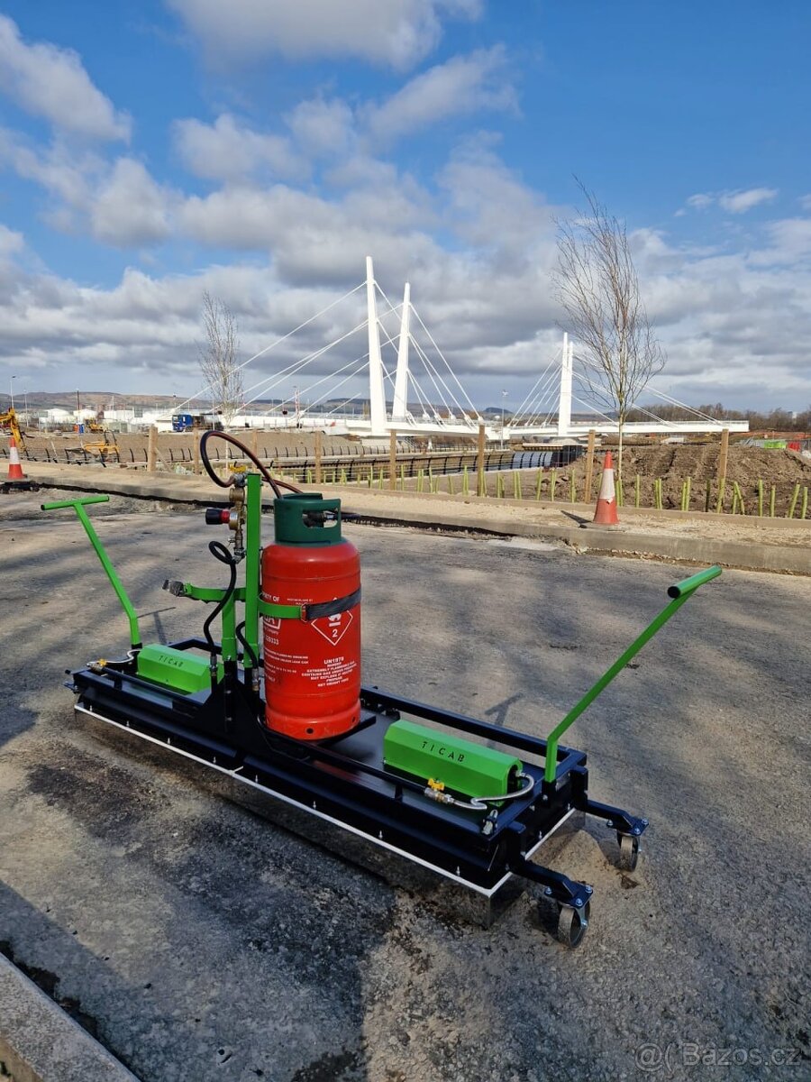 Infračervený ohřívač asfaltu 11.2 m,20.6 m - 2