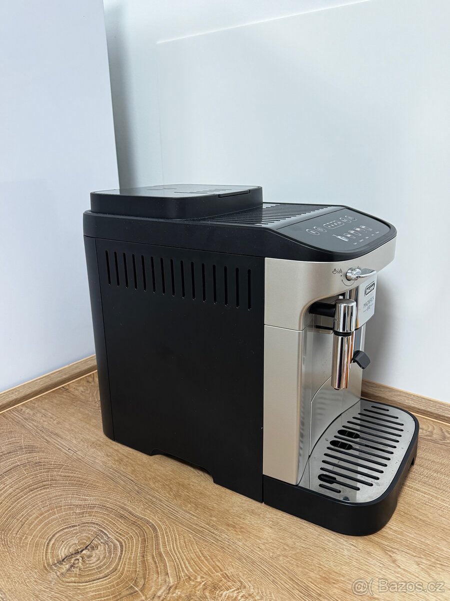 Kávovar DeLonghi Magnifica Evo - 2