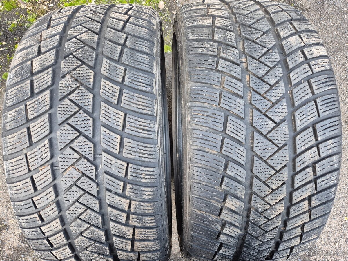 235/40r19 -Zimni 2ks Vredestein 6mm - 2