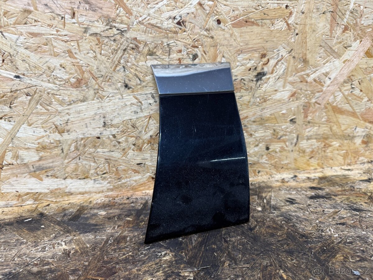 PRAVÁ KRYTKA BLATNÍKU VW TOUAREG 7P 7P6853718 LC9X - 2