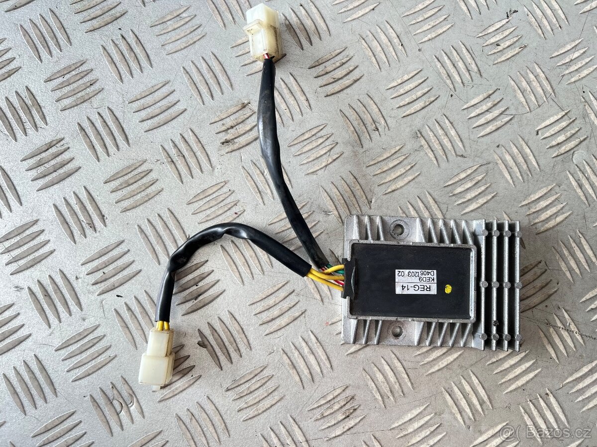 Regulátor dobíjení Kymco Downtown 125 - 2