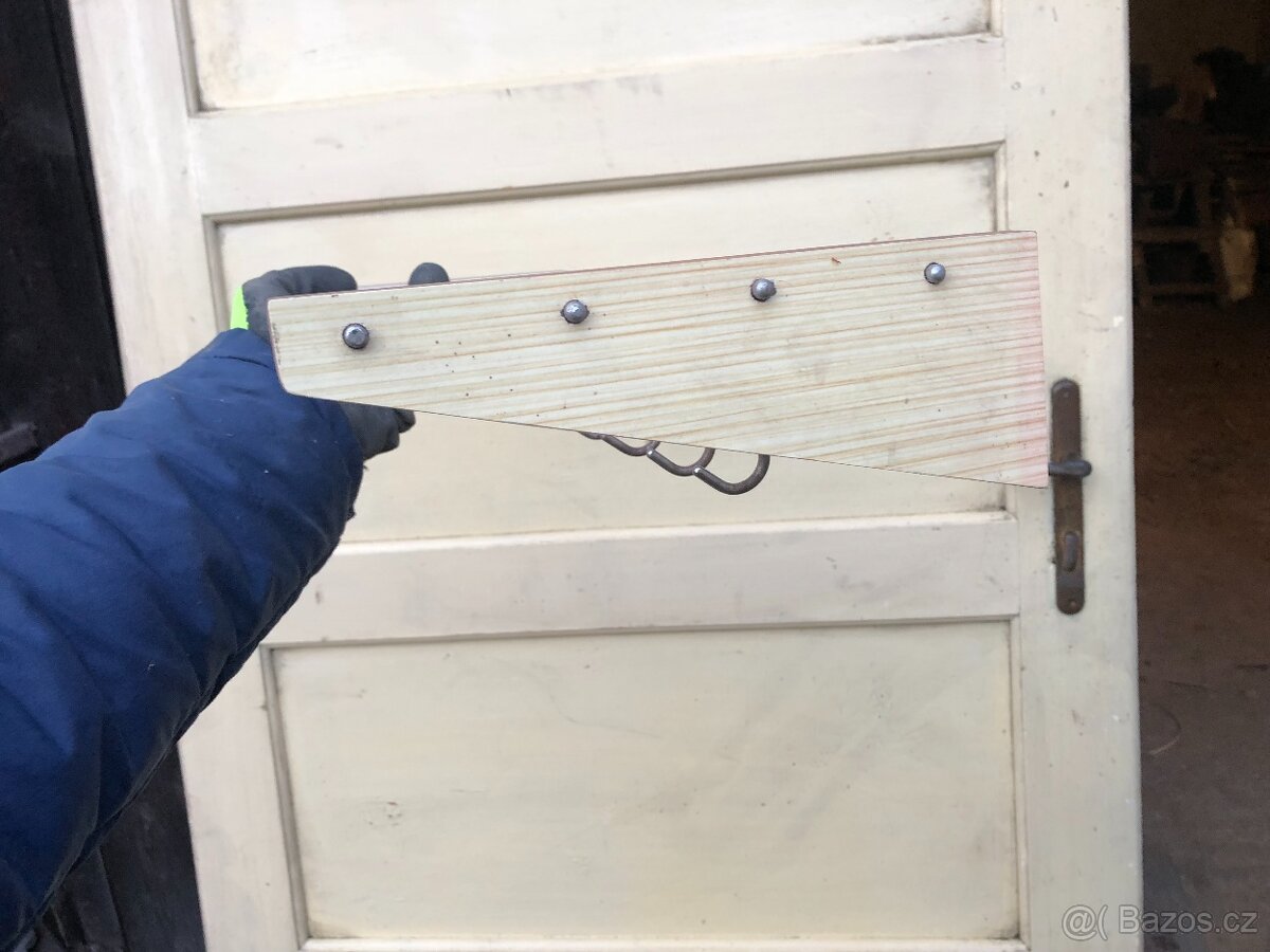 Věšák s poličkou - 2