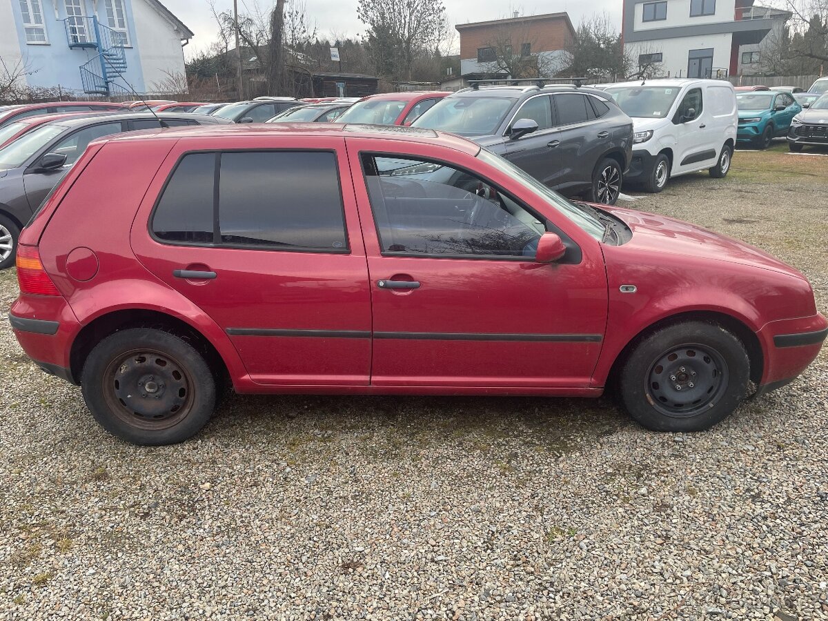 VW Golf IV,1,6i - 2
