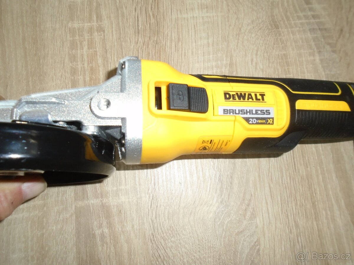 Aku DeWALT úhlovka - 2