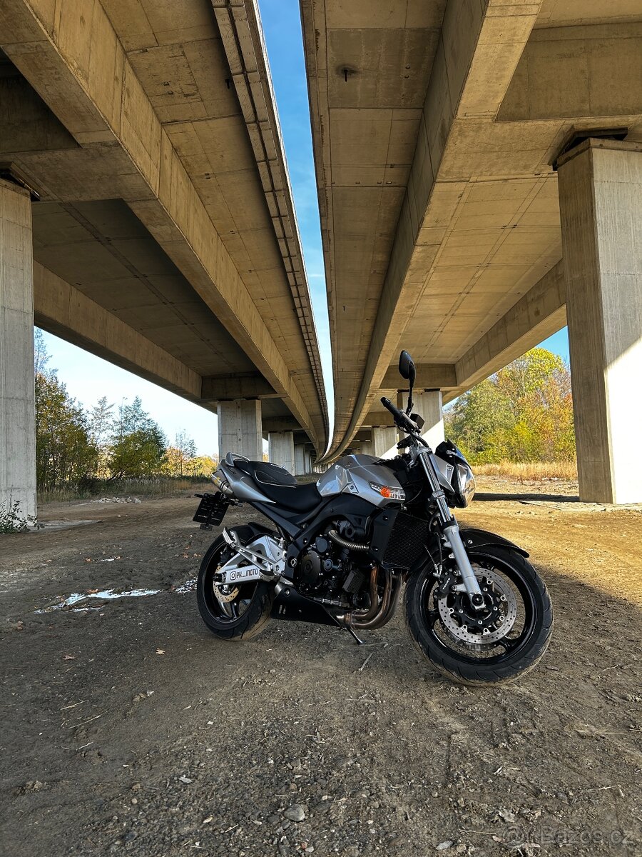 Suzuki GSR 600 - 2
