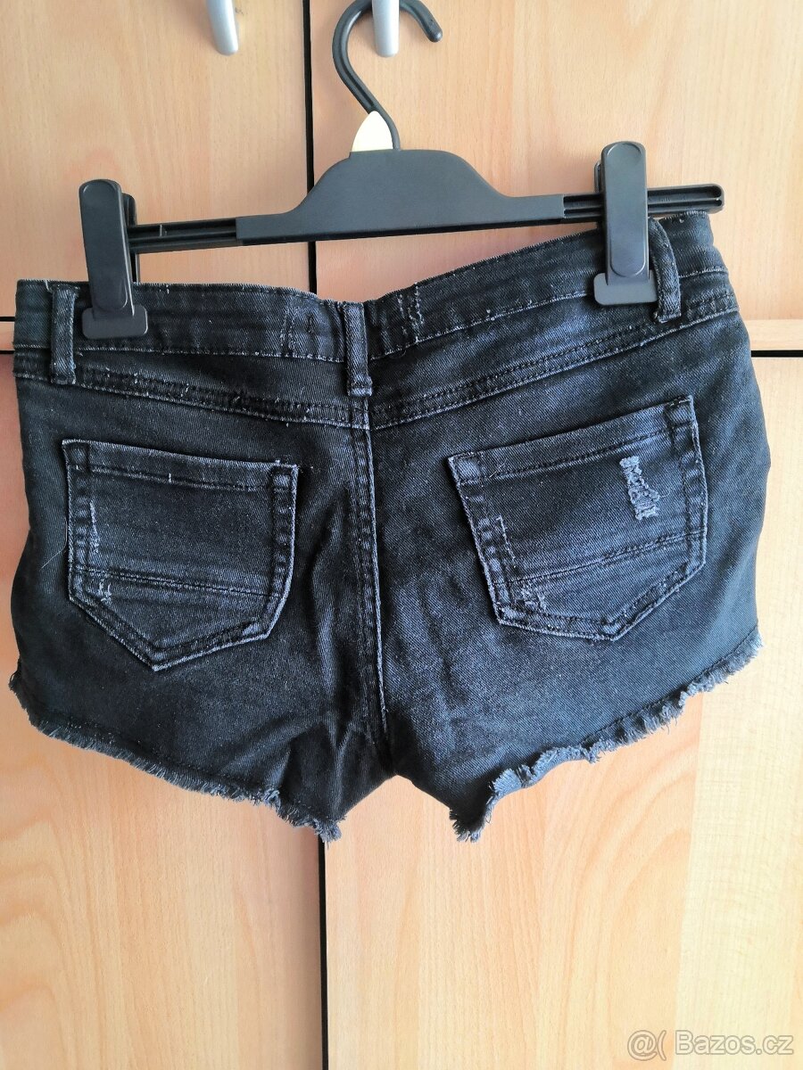 Džínové černé trhané kraťasy - 2