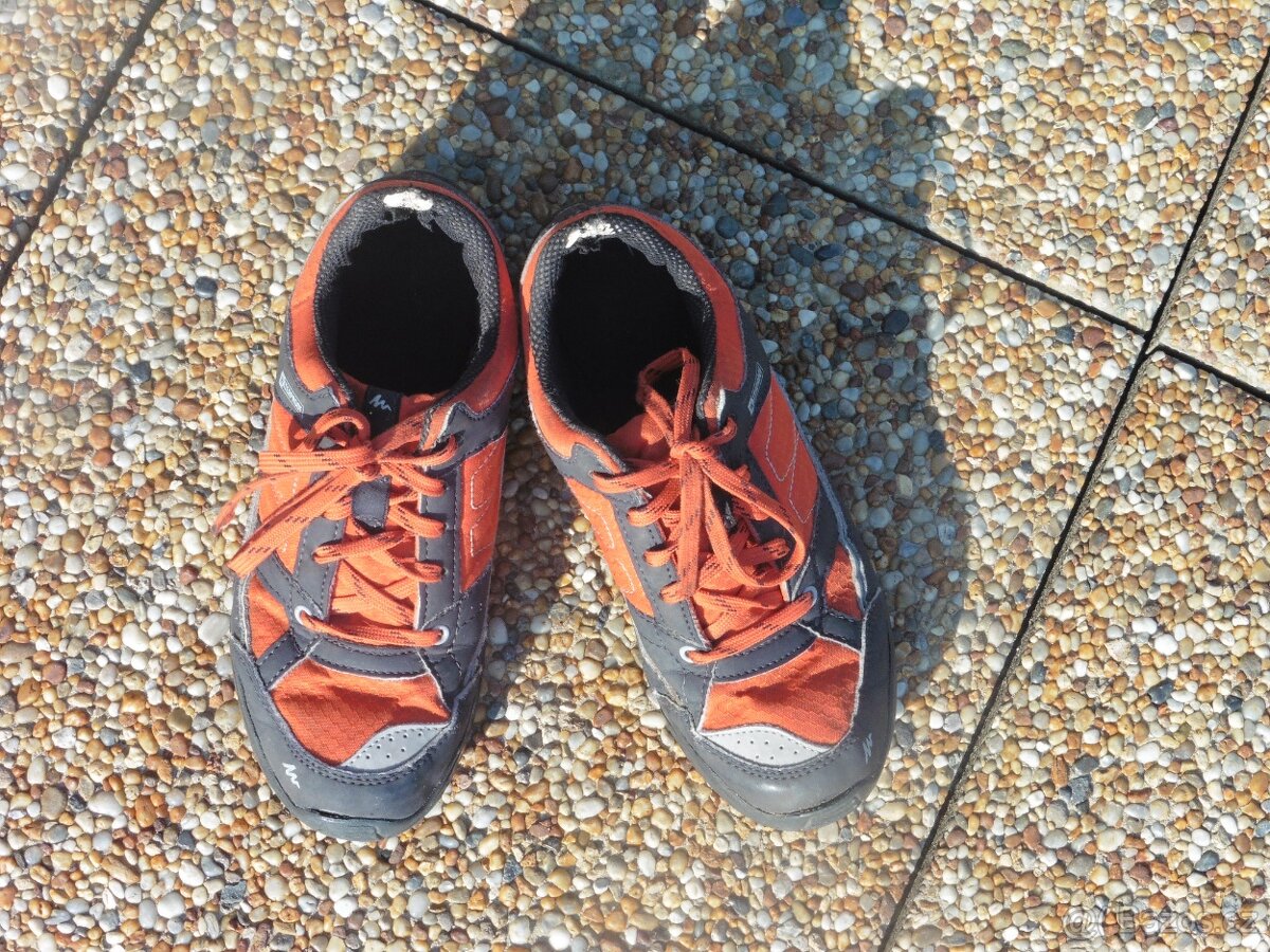 Červené voděodolné botasky vel. 35 - 2