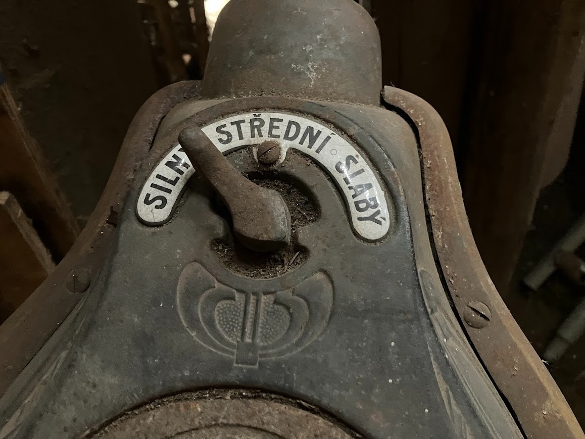 kamna, hystorická, pěkná. - 2