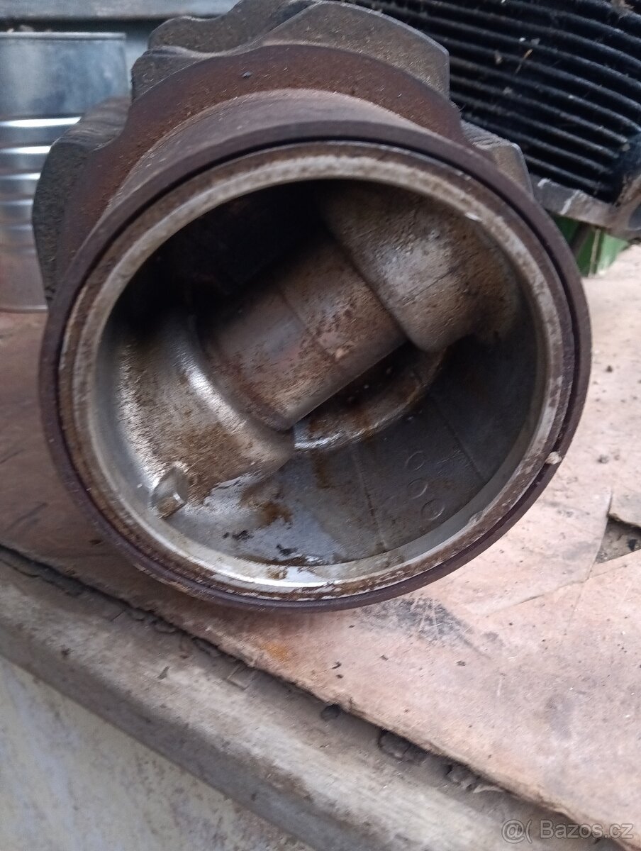 Vložka a píst Praga v3s - 2