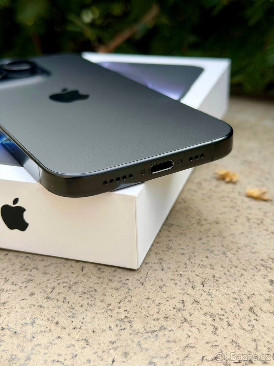 IPhone 16 Pro 256 GB Černý Titanium - 2