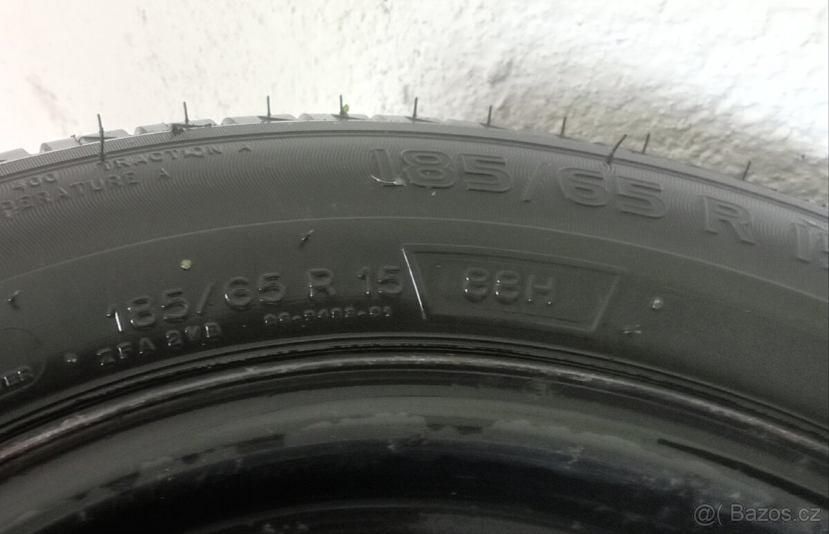 4x letní pneu Michelin 185/65 R15 88H včetně disků, 6mm - 2