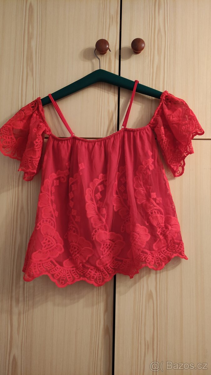 Červené krajkové tričko - 2