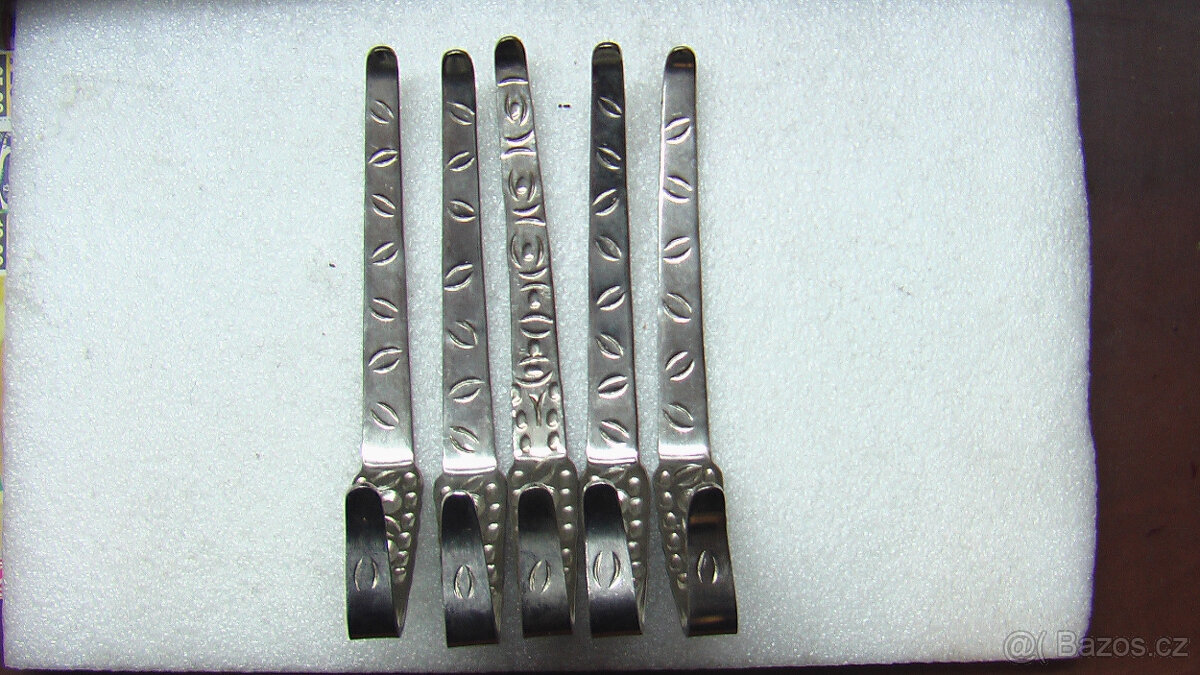 ZDOBENÉ VĚŠÁKOVÉ DRŽÁKY - 2