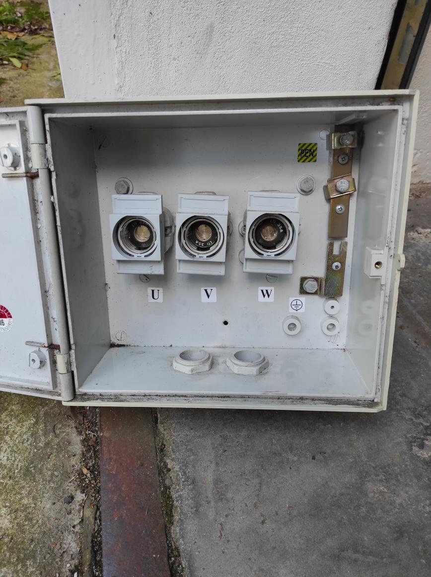 Přípojková pojistková skříň - 2