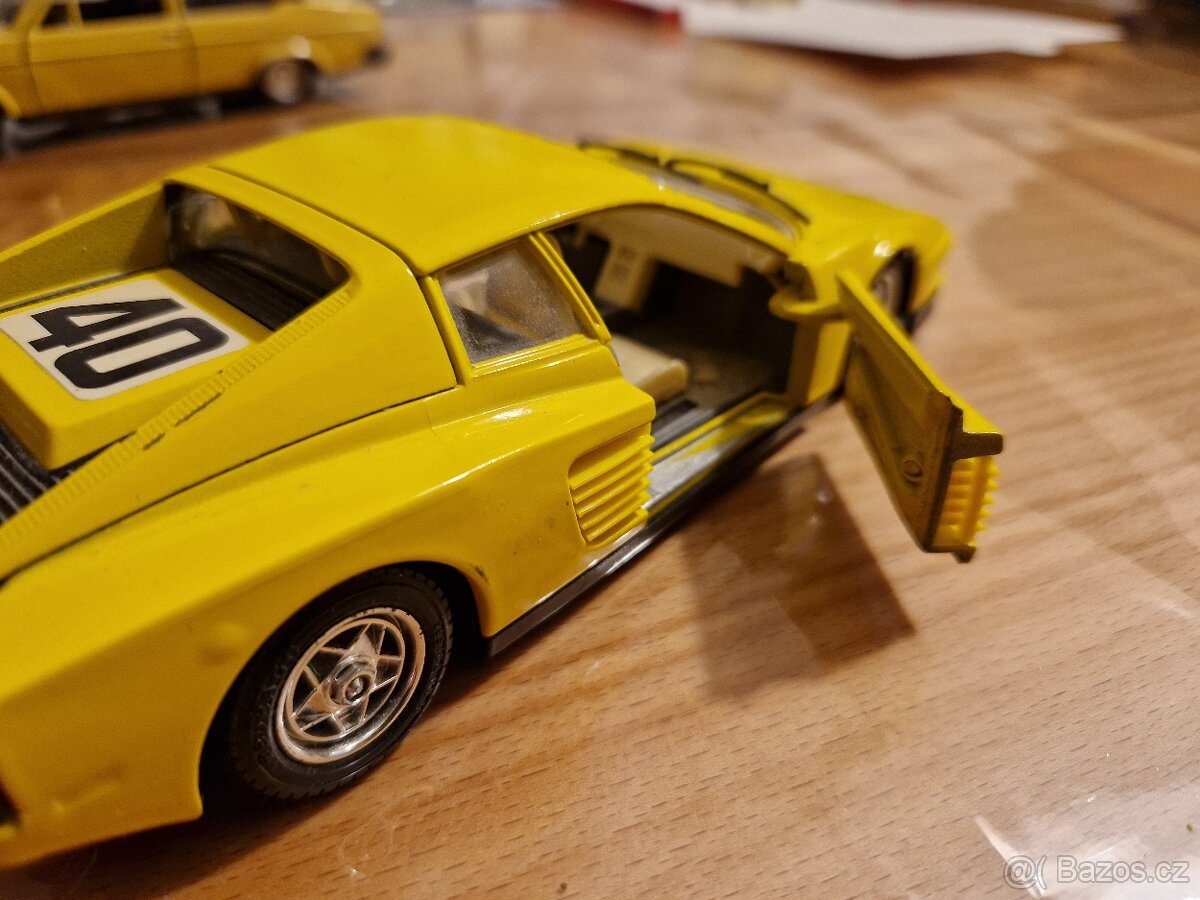 Ferrari Testarossa 1984 Burago, žlutá - 2