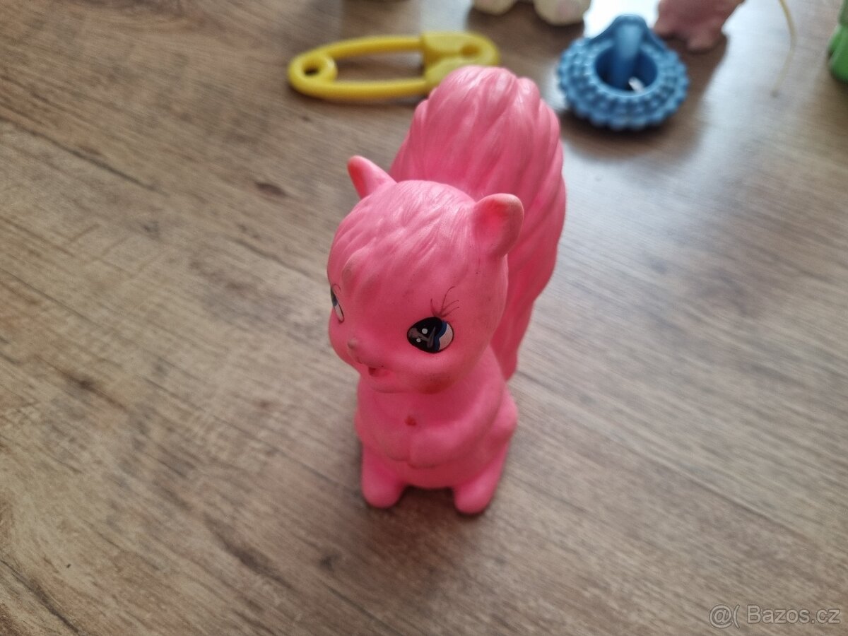 Staré hračky, retro hračky. - 2