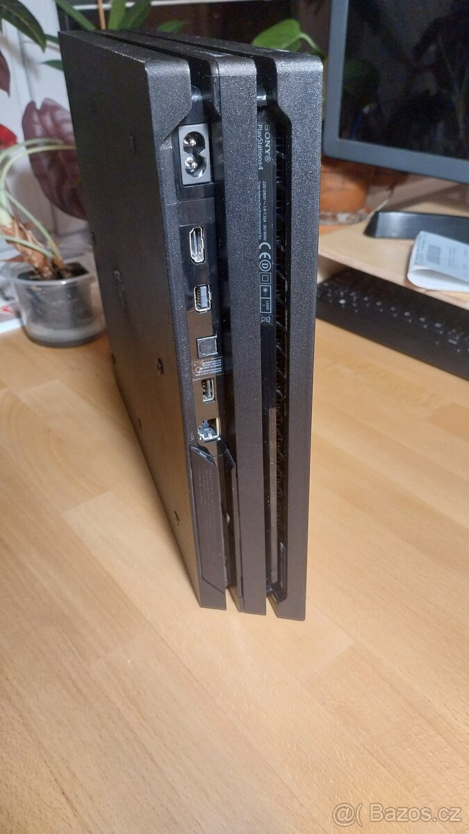 PS4 Pro 1 TB (CUH-7216B) - 2