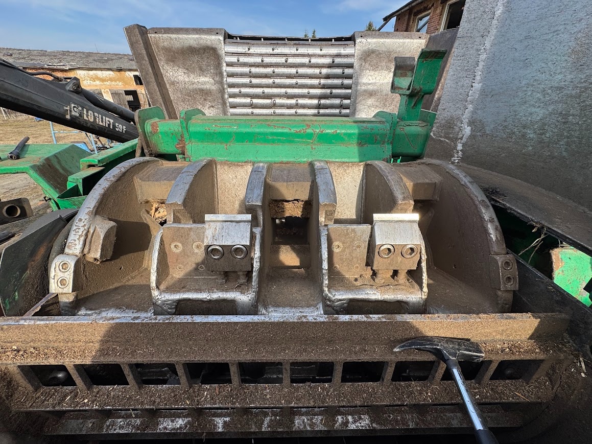 Štěpkovač jenz 561 + Valtra 353S - 2