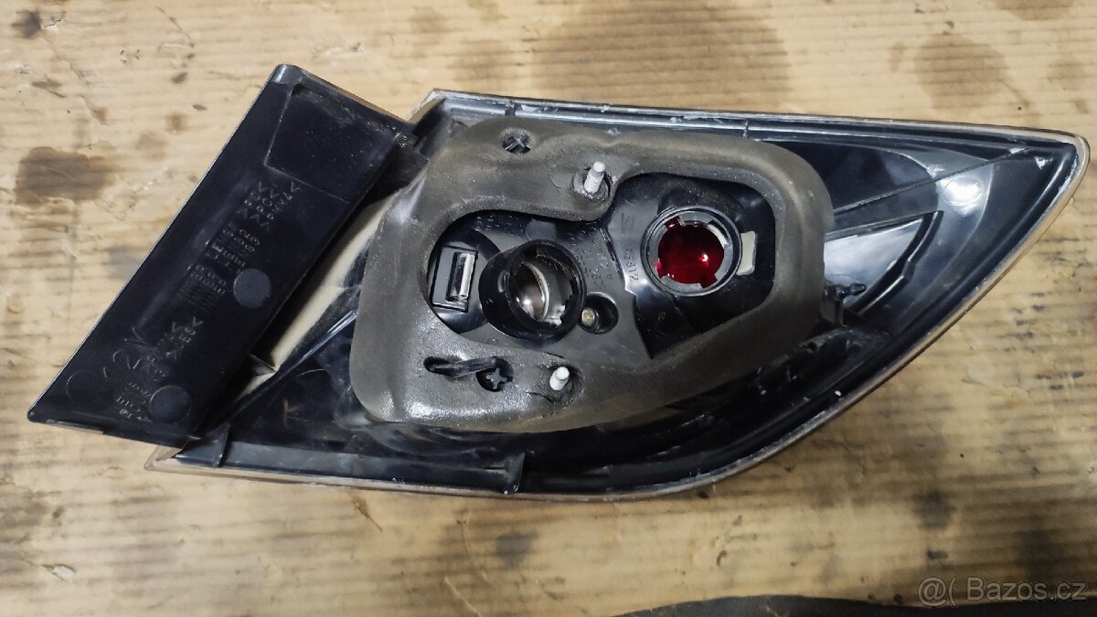 Mazda 3 hatchback zadní světlo levé 2006- - 2