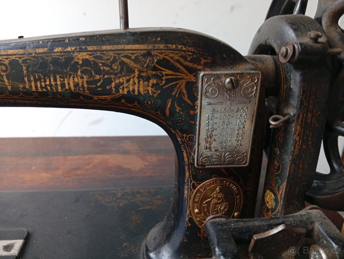 STAROŽITNÝ ŠICÍ STROJ - 2