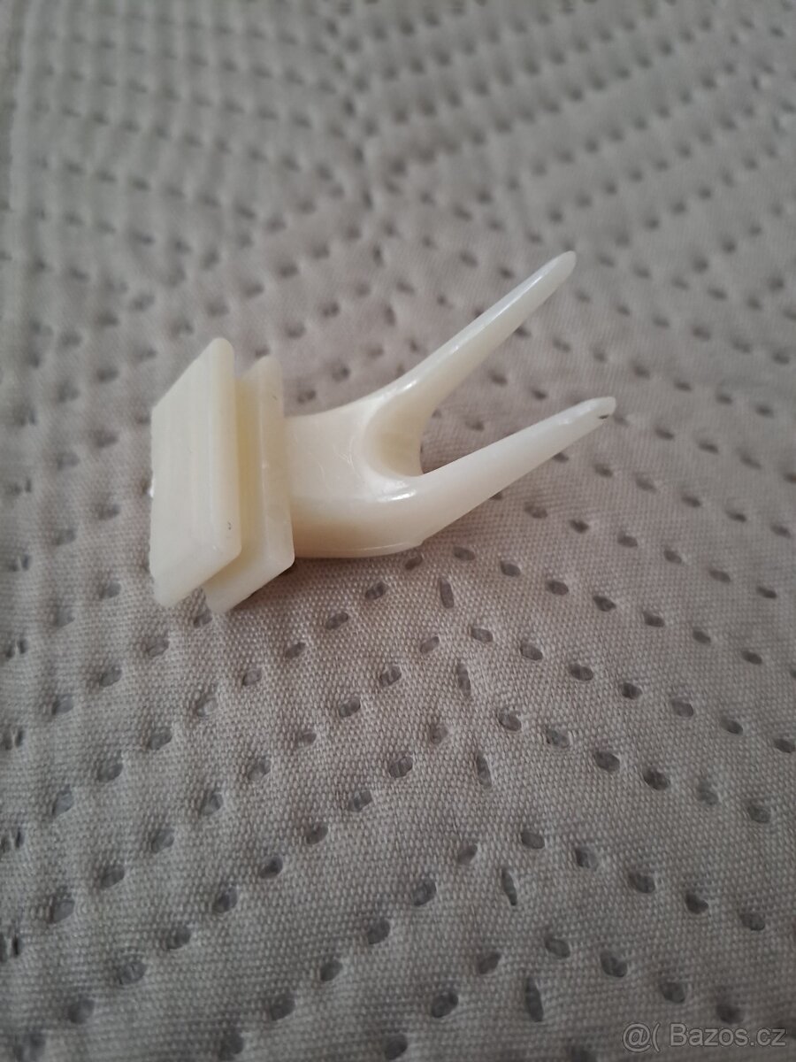 Držák ovoce na klec - 2