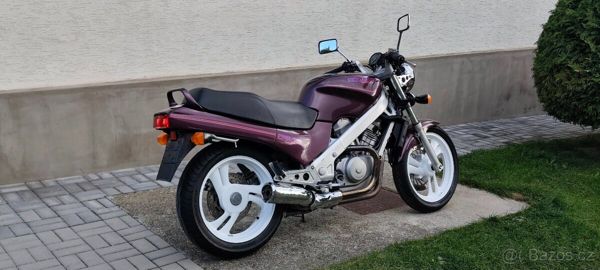 Honda NTV 650 REVERE - 2
