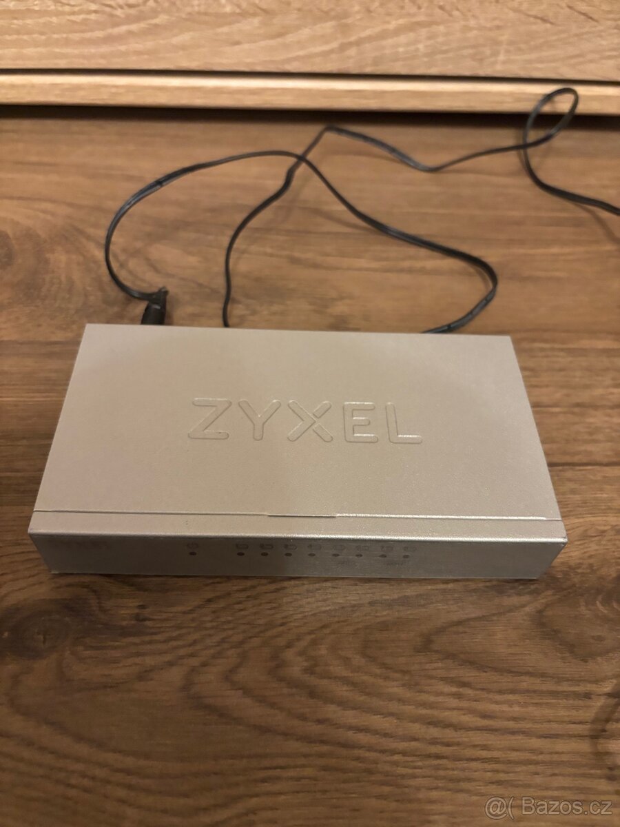 8portový síťový switch Zyxel funkční - 2