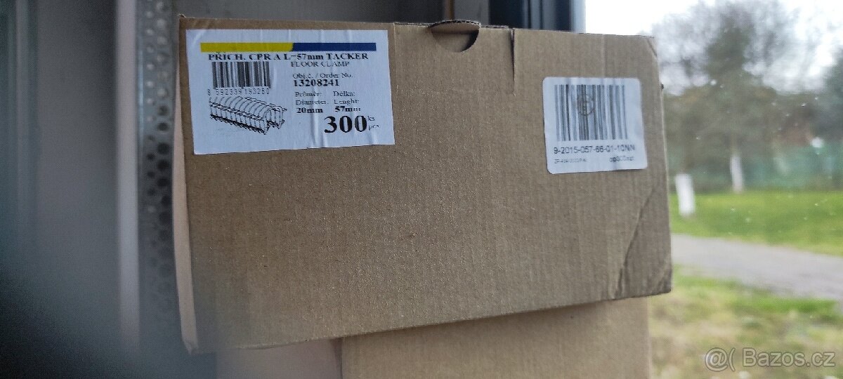 Příchytka podlahová (Tacker) 57 mm, 300 ks/bal.
- 2