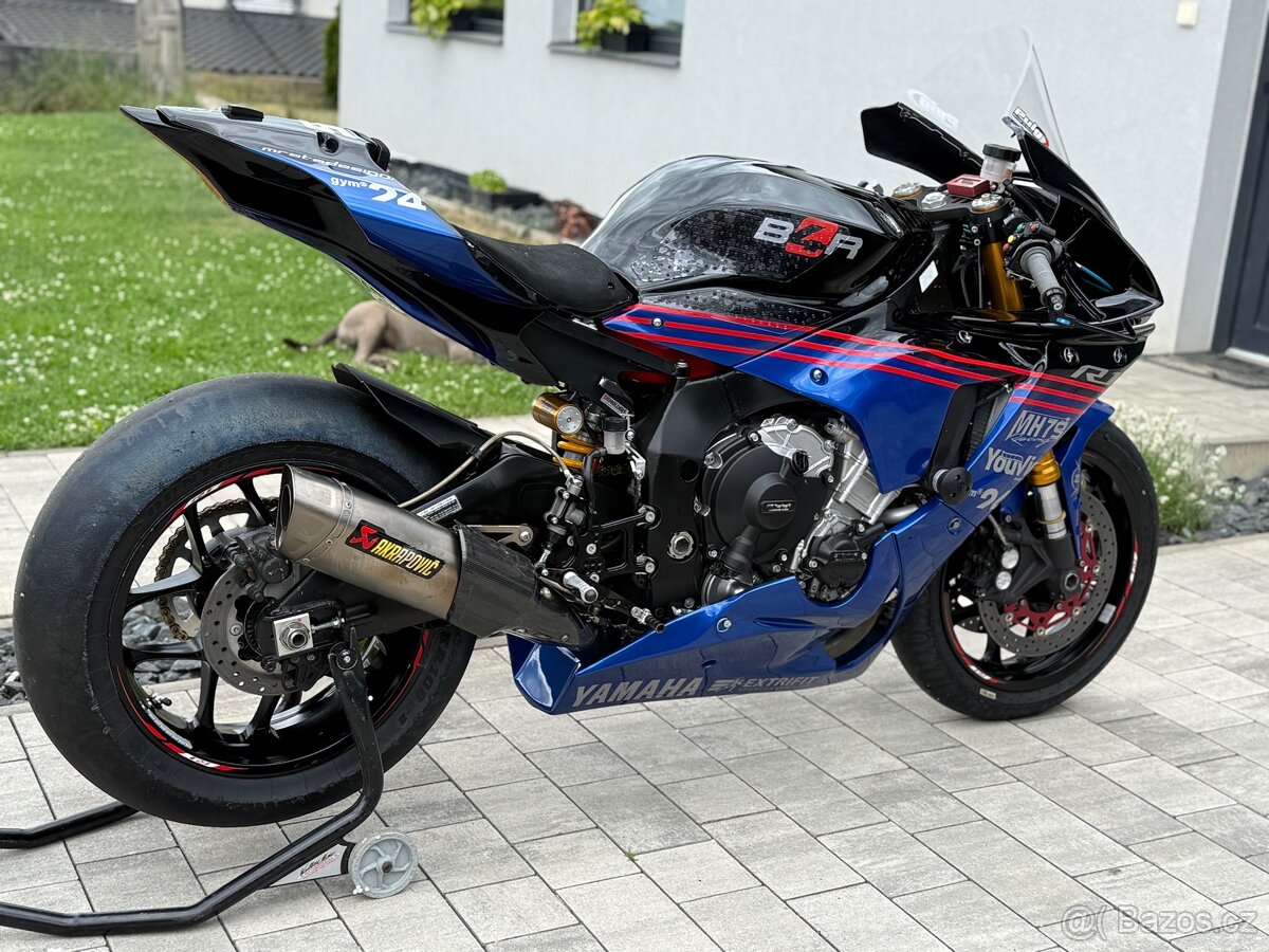 Yamaha r1 - 2